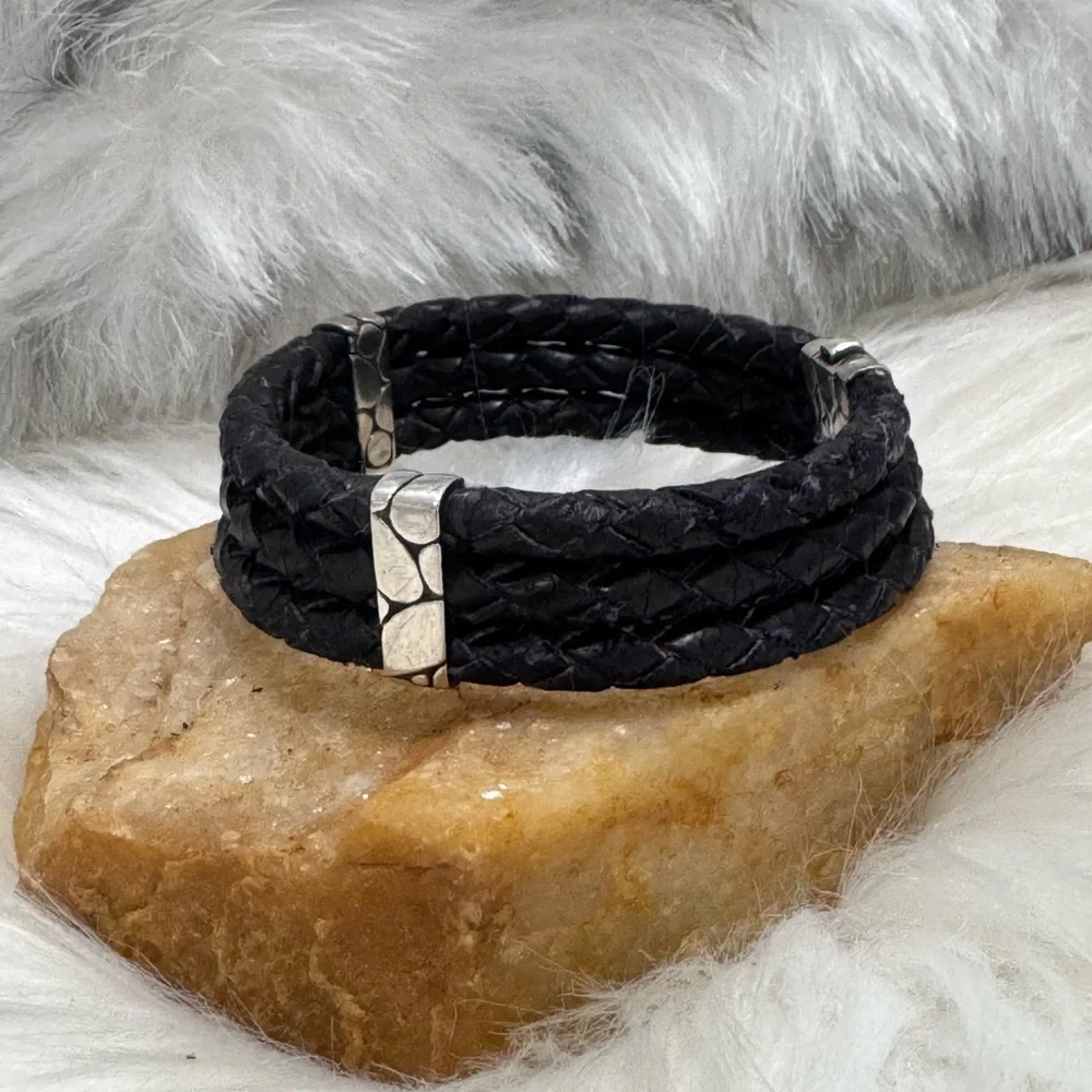 John Hardy Black Leather Men’s Bracelet w/Kali .925 Sterling Silver
